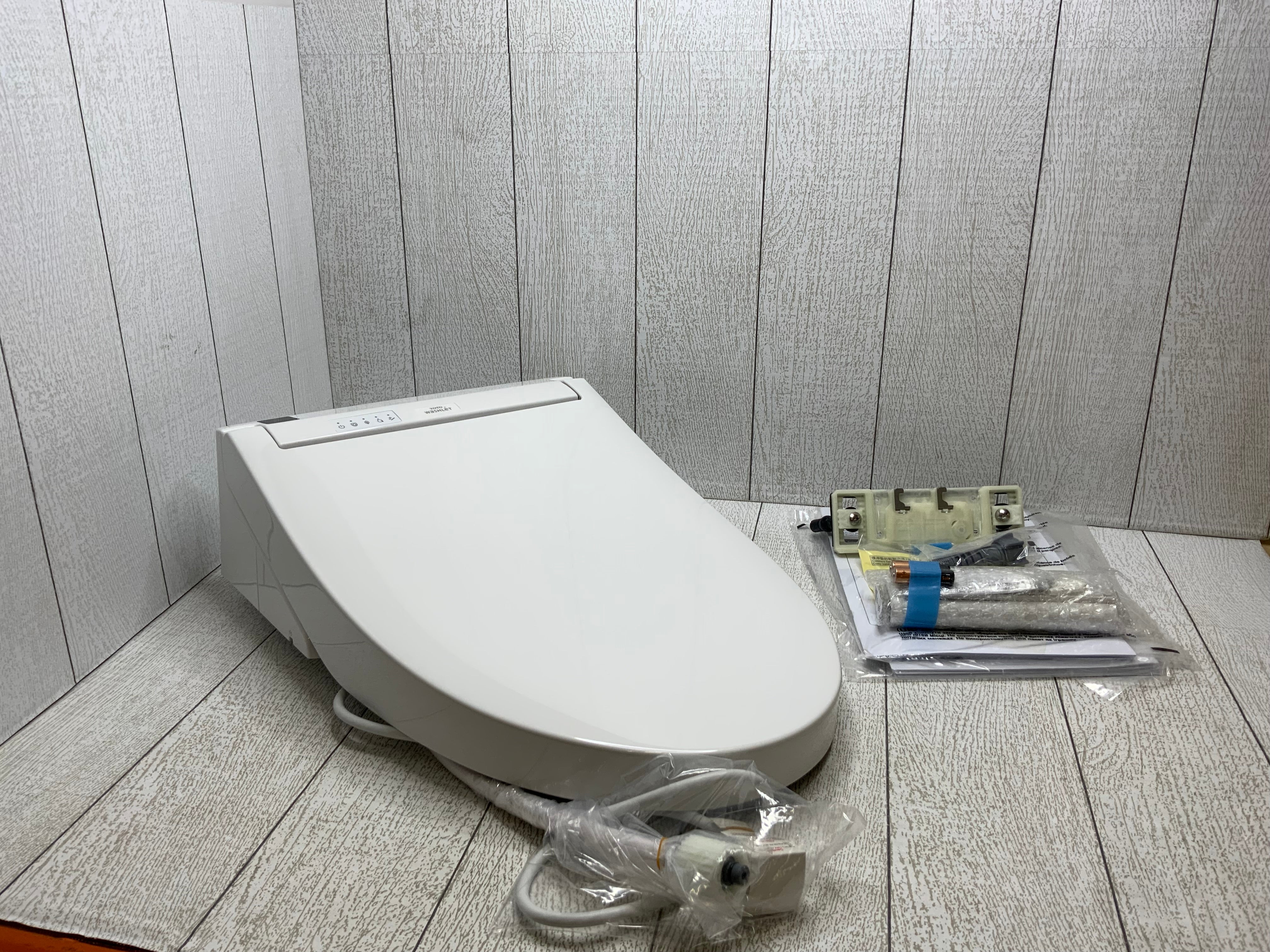 TOTO TSW3084T4001 Washlet+ C5 Elongated Soft Close Bidet Seat Cotton (8052327940334)